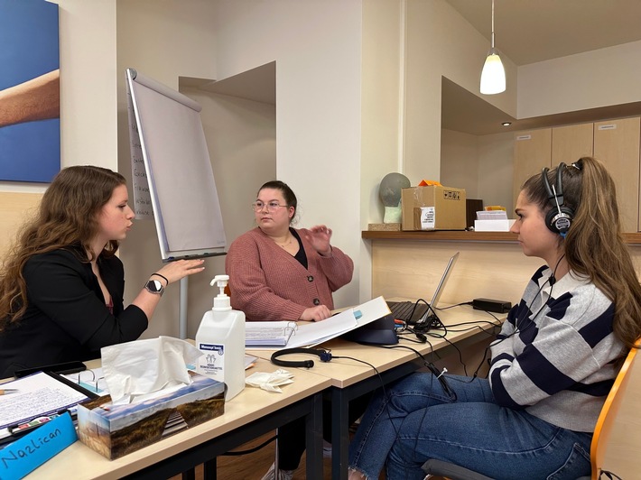 Erfolgreicher Quereinstieg in die Hörakustik: HörPartner setzen Maßstäbe bei Schulung und Integration von Hörberatern