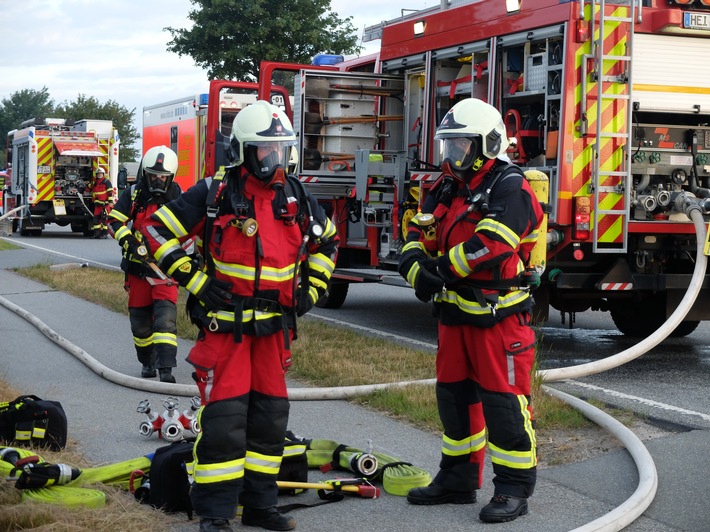 FW-HEI: Feuer in Brunsbüttel - Löschwasserversorgung stellt Feuerwehr vor Problem (AKTUALISIERUNG)