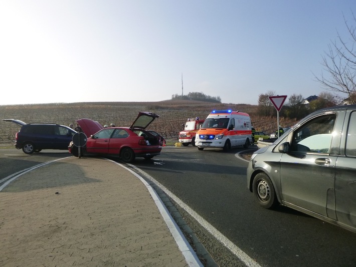 POL-PDKH: Verkehrsunfall mit leichtverletzter Person auf der L412