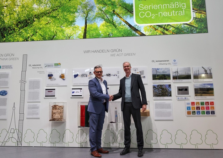 dormakaba beliefert Hörmann mit CO2-neutralen Produkten