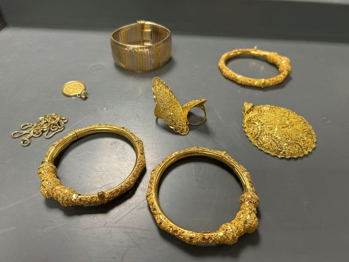 HZA-UL: Flughafenzoll entdeckt unversteuerten Goldschmuck