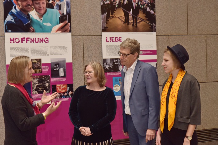 "Wut" und "Angst" dominieren den Blick auf die gesellschaftliche
Entwicklung in Deutschland / Forsa-Umfrage zur Premiere der Ausstellung "Die Macht der Gefühle. Deutschland 19 | 19"