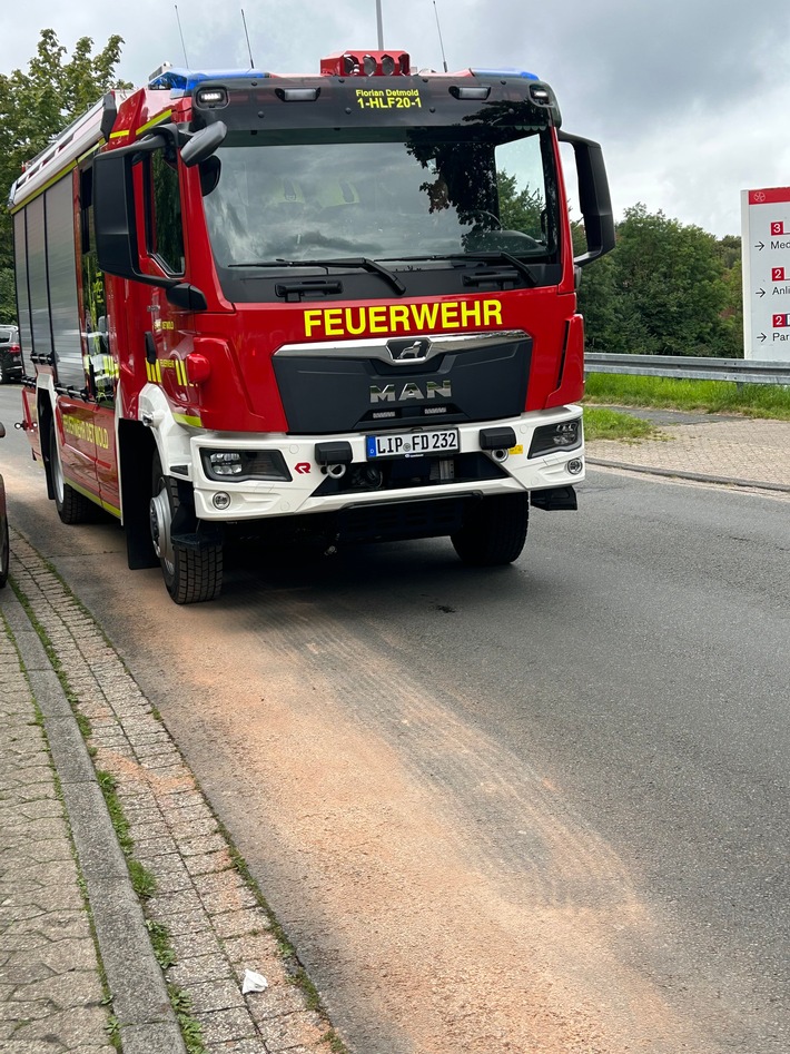 FW-DT: Ölspur ruft Feuerwehr auf den Plan