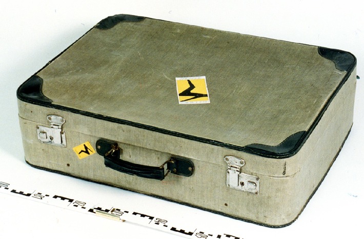 POL-MFR: (763) Versuchtes Tötungsdelikt wird neu aufgerollt 
hier: Wer kann Hinweise zum abgebildeten Koffer geben?