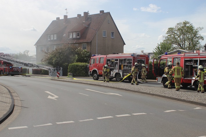 FW Helmstedt: Kellerbrand, mehrere Personen gerettet