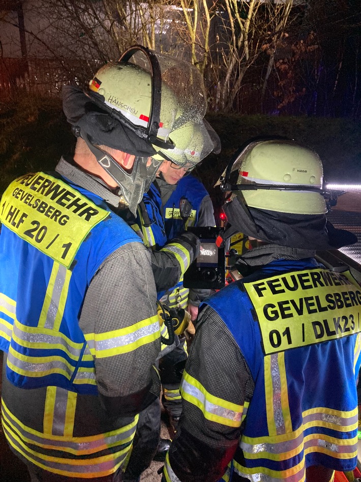 FW-EN: Industriebrache in Vollbrand