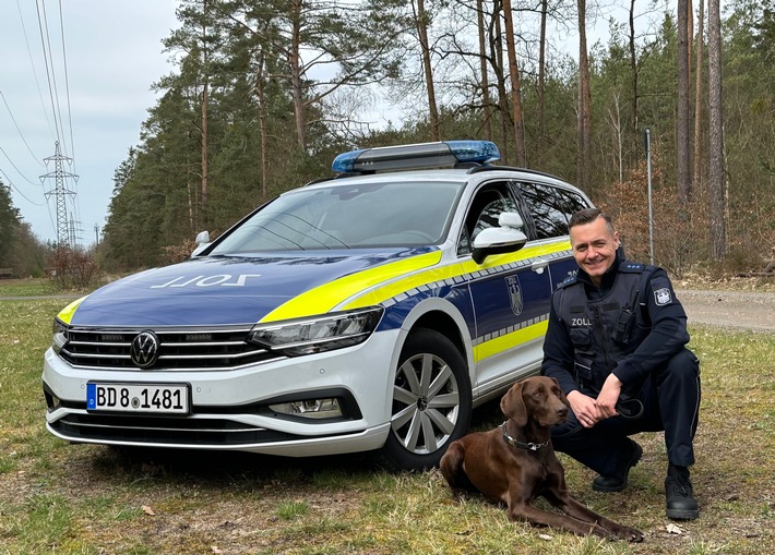 HZA-SW: Frisch ausgebildet und einsatzbereit - Neues Zollhundeteam verstärkt die Kontrollen in Schweinfurt