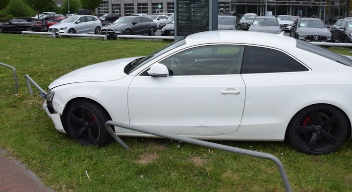 POL-HF: Flucht vor der Polizei endet in einer Hecke - Fahrer fährt unter Drogeneinfluss