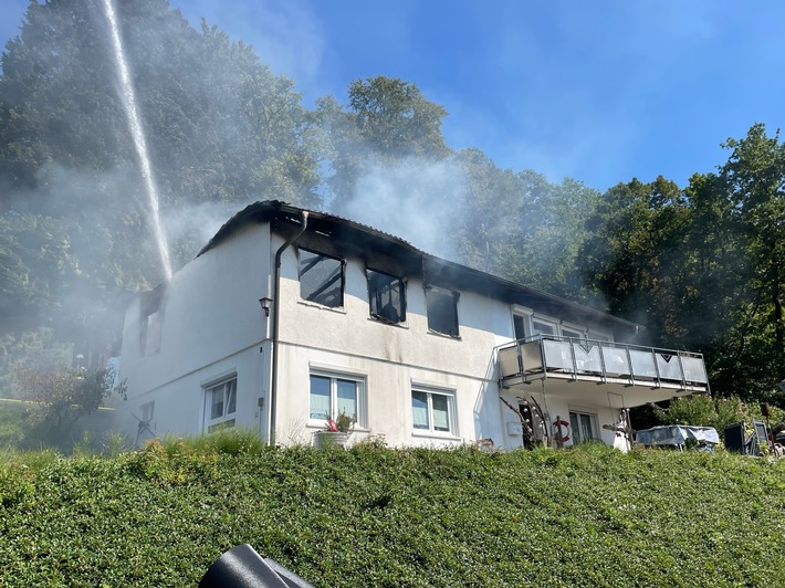 KFV Bodenseekreis: Großeinsatz der Feuerwehren bei Wohnhausbrand