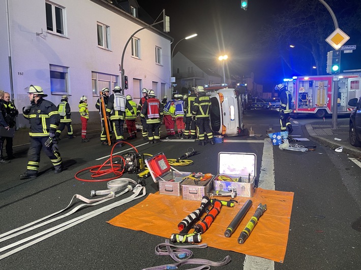 FW-DO: Verkehrsunfall in Sölderholz / Feuerwehr befreite eingeklemmte Person