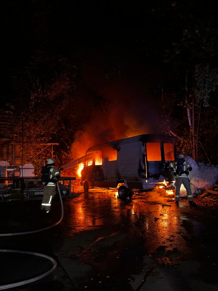 FW-RS: Fahrzeugbrand in der Loborner Straße