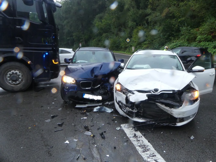 POL-GM: Unfall im Einmündungsbereich