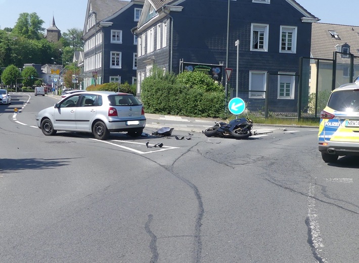 POL-GM: Motorradfahrer nach Unfall schwer verletzt