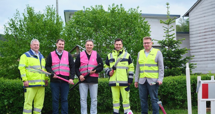 Telekom und Bayernwerk Netz kooperieren beim Glasfaserausbau