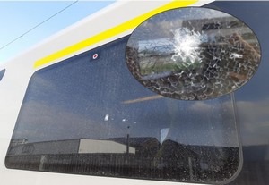 BPOL NRW: Zeugen gesucht: Zwei Züge beschädigt - Bundespolizei ermittelt