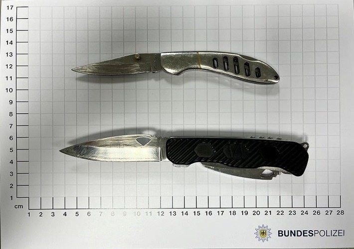 BPOL NRW: Hauptbahnhof Münster - Bundespolizei beschlagnahmt verbotene Messer
