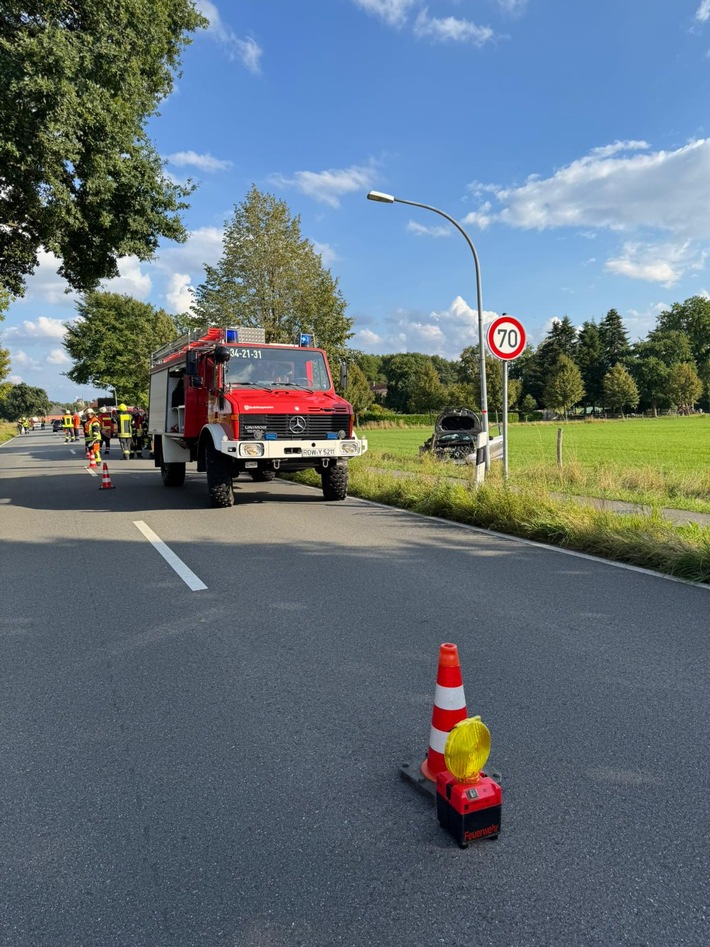 FW-ROW: Verkehrsunfall in Wensebrock - Fahrer verletzt, Beifahrer flüchtig aufgefunden