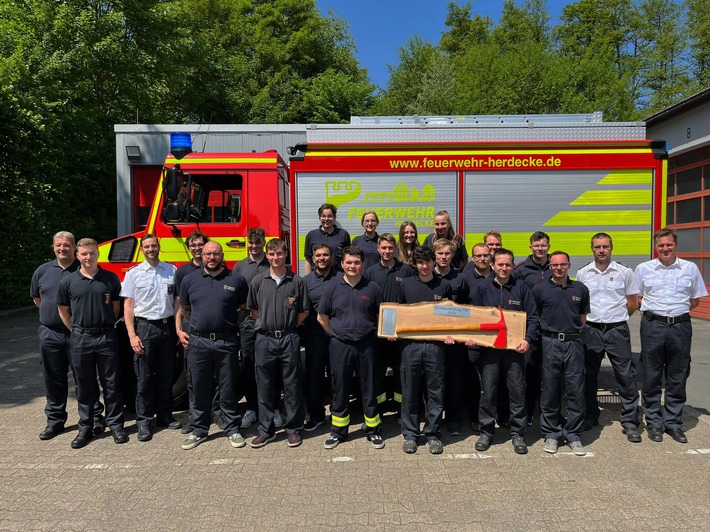 FW-EN: Grundausbildung erfolgreich beendet! - 19 neue Feuerwehrkräfte für Herdecke und Breckerfeld