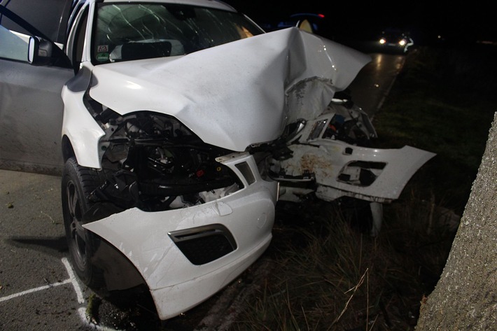 POL-OE: Autofahrer stirbt bei Verkehrsunfall