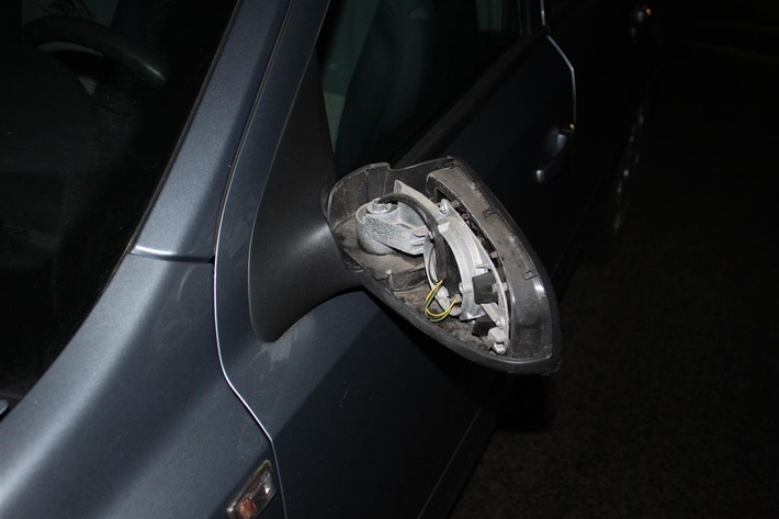 POL-PDKL: Spiegel am Auto beschädigt und geflüchtet 
Presseaufruf