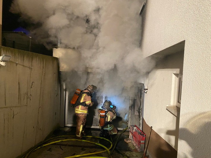 FW Frankenthal: Tiefgaragenbrand, sowie gemeldeter Gasgeruch