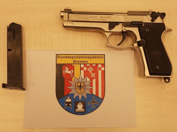 BPOL-HB: Mann mit Pistole im Hosenbund sorgt für Polizeieinsatz am Bremer Hauptbahnhof