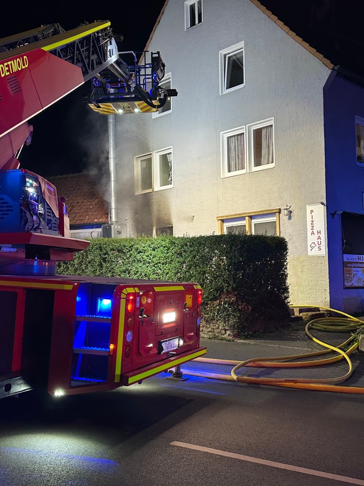 FW-DT: Brand in Wohn- und Geschäftsgebäude