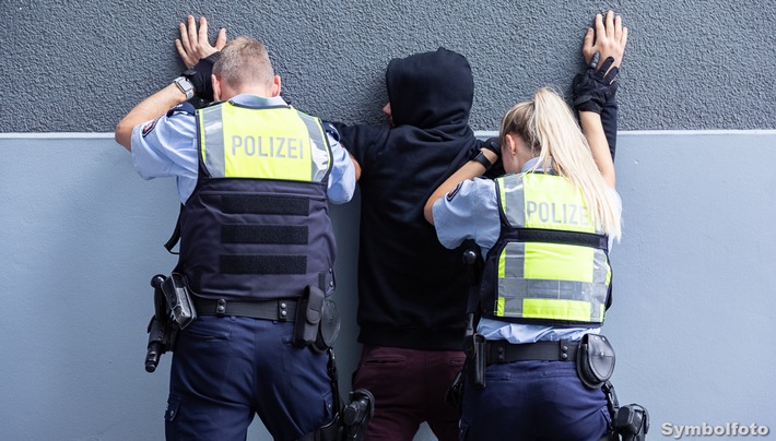 POL-OB: Polizei durchsucht Gebäude in Oberhausen