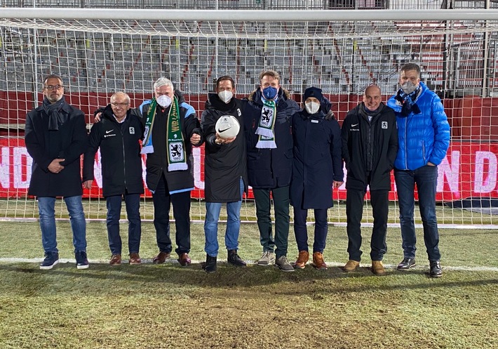 Gemeinsam in die Zukunft: die Bayerische bleibt  Hauptsponsor beim TSV 1860 München