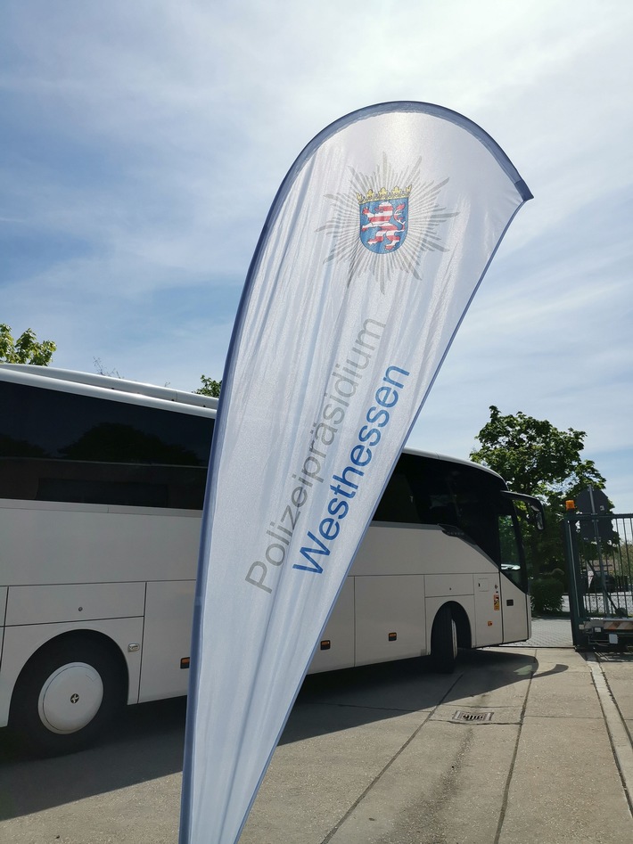 POL-MTK: Polizei lädt zu "Kaffeefahrt" ein - roBUSTOUR gegen Straftaten, Mittwoch, 13.09.2023