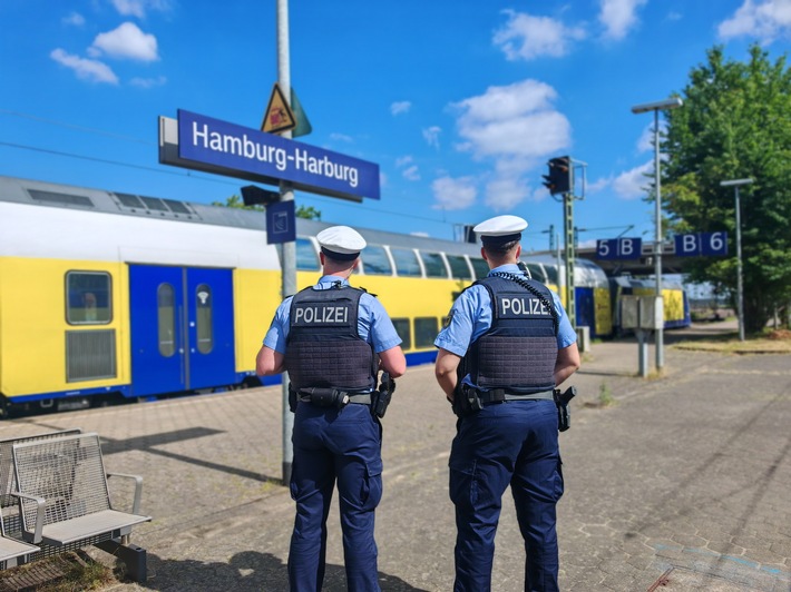 BPOL-HH: 51 Zugfahrten ohne Fahrschein: 27-Jähriger der U-Haftanstalt zugeführt-Festnahme durch Bundespolizei im Bahnhof Hamburg-Harburg-