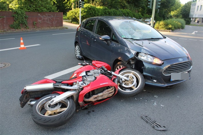 POL-HA: Motorradfahrer bei Verkehrsunfall in Haspe leicht verletzt