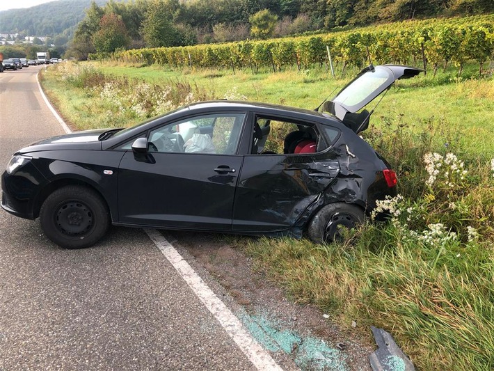 POL-PDLD: Göcklingen / Eschbach - Verkehrsunfall zwischen Auto und Linienbus