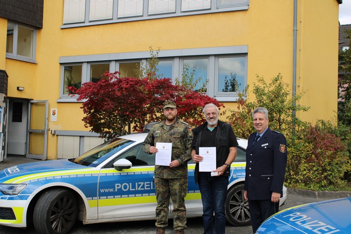 POL-PDKO: Bürger und Polizei - Wir brauchen uns! Polizei zeichnet Autofahrer für Zivilcourage aus.