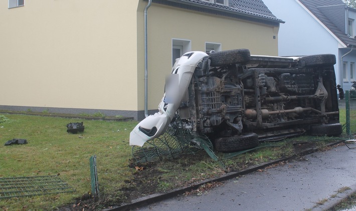 POL-REK: 230804-3: Autofahrer bei Alleinunfall leicht verletzt