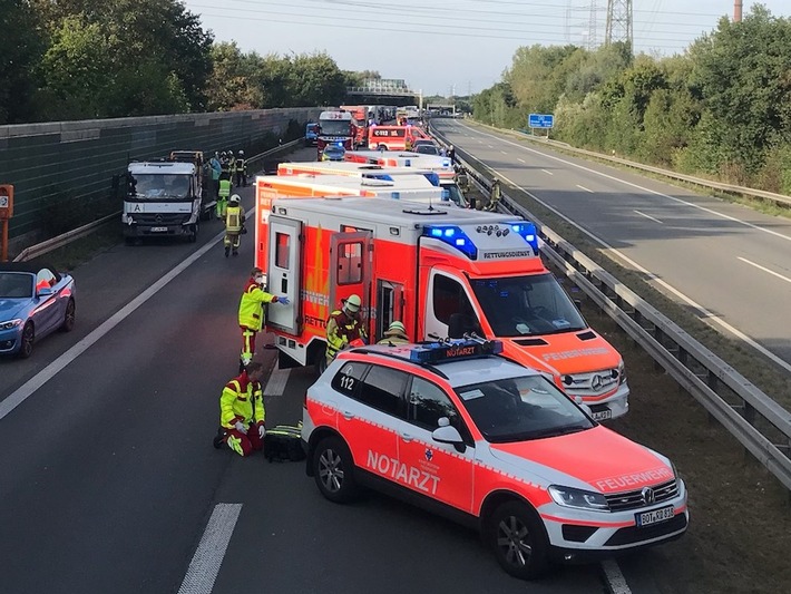 FW-BOT: Verkehrsunfall mit 11 Verletzten auf der A31 - Rettungshubschrauber im Einsatz