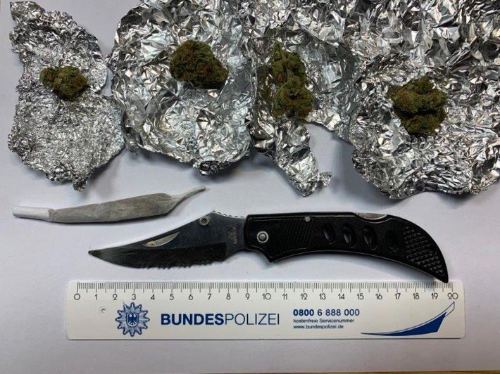BPOL NRW: Bundespolizei Essen - 22-Jähriger aus den Niederlanden mit Drogen und Waffe festgenommen