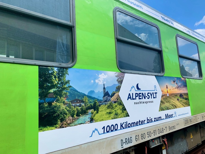 In einer Nacht von Sylt nach Salzburg: ALPEN-SYLT Nachtexpress absolviert mit 120 Gästen an Bord erfolgreich rund 1.000 Kilometer lange Premierenfahrt nach Österreich.