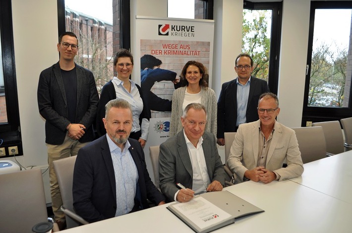 POL-HS: Kooperationsvertrag zwischen Polizei und Jugendämtern im Rahmen der Initiative "Kurve kriegen"