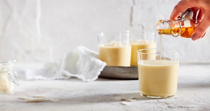 Mit Ahornsirup aus Kanada schmeckt der Smoothie aus Mango, Apfel und Banane noch fruchtiger. / Weiterer Text über ots und www.presseportal.de/nr/134193 / Die Verwendung dieses Bildes ist für redaktionelle Zwecke honorarfrei. Veröffentlichung bitte unter Quellenangabe: "obs/Québec Maple Syrup Producers (QMSP)/House of Food"