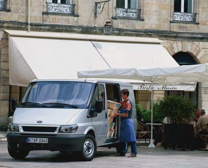 Ford Transit zum "Transporter des Jahres 2002 bis 2,8 Tonnen" gewählt