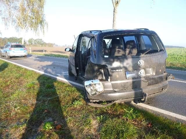 POL-LG: ++ "Spinne auf Armaturenbrett" - gegen Baum geprallt ++ Fallrohr von Dachrinne beschädigt ++ Einbruch in Schule ++ Frau in Wohnhaus belästigt ++