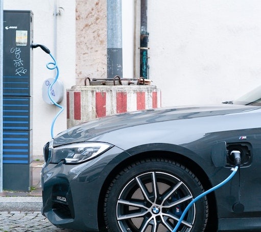 Elektrofahrzeuge bequemer laden: Urbanes Experiment startet in München