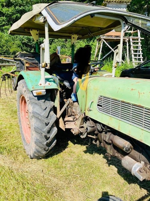 POL-PDTR: Traktor der Marke Fendt entwendet
