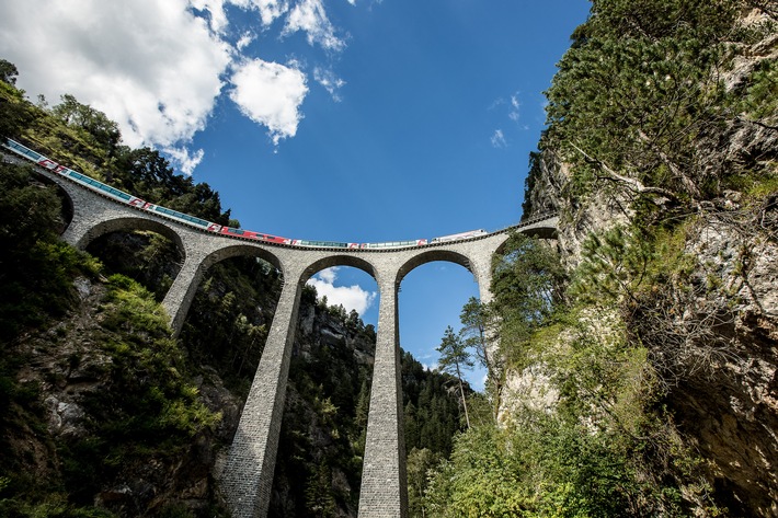 Die Schweiz zu Gast in Nürnberg: DB Museum präsentiert neue Sonderausstellung "Planet Railway - Die Schweiz"