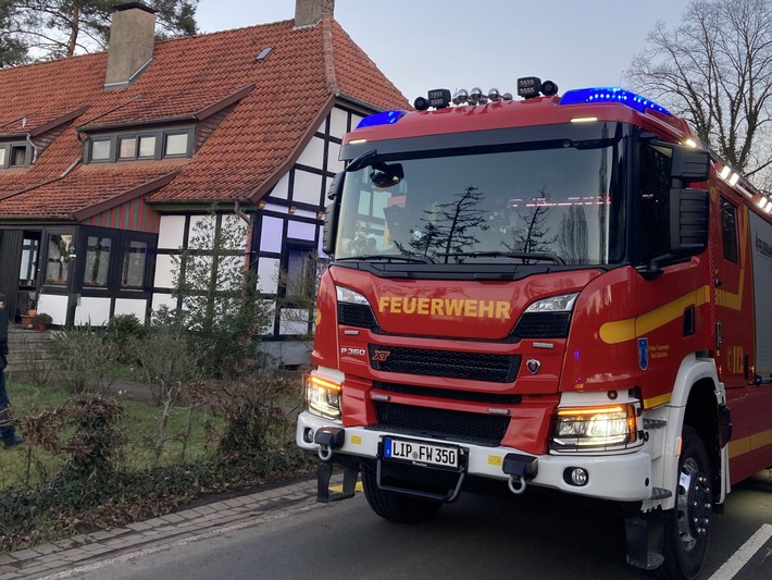 FF Bad Salzuflen: Zwei Menschen bei Wohnungsbrand verletzt / Nachbar rettet einer Bewohnerin in Wülfer-Bexten mutmaßlich das Leben