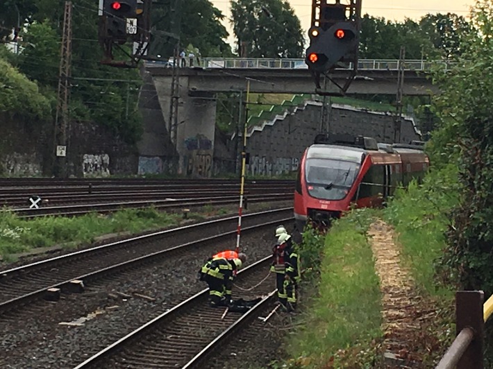 FW-HAAN: Brand in einem Triebwagen am Bahnhof Gruiten