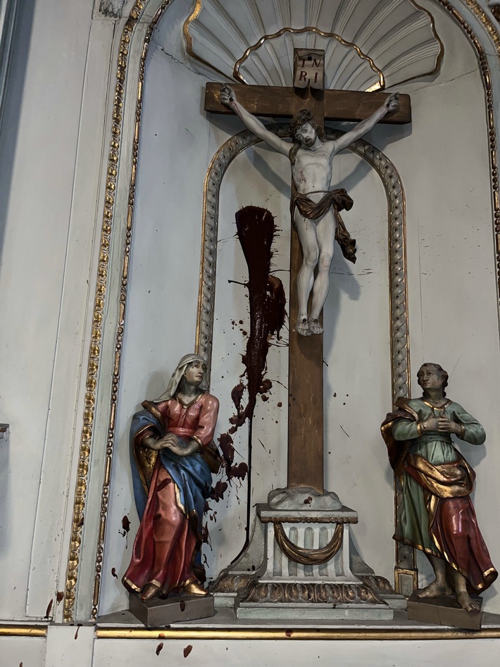 POL-SO: Sachbeschädigung im St. Patrokli Dom - Polizei sucht Zeugen