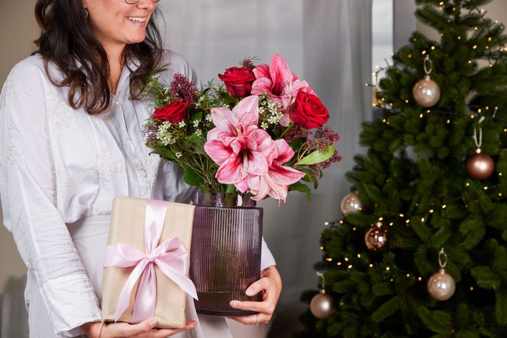 Blumen als Weihnachtsgeschenk / Blütenzauber im Abo: Nachhaltige Weihnachtsfreude mit Fairtrade-Blumen