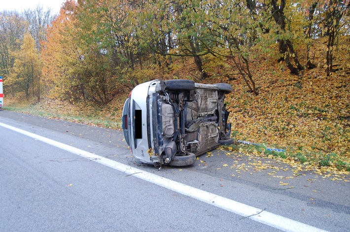 POL-PDKL: A62/Kusel, Pkw überschlägt sich, 2 Schwerverletzte